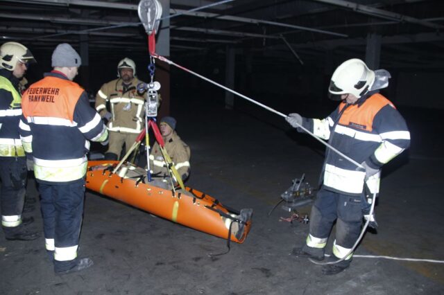 Feuerwehrprobe - Technische Hilfeleistung nach Gebäudeeinsturz