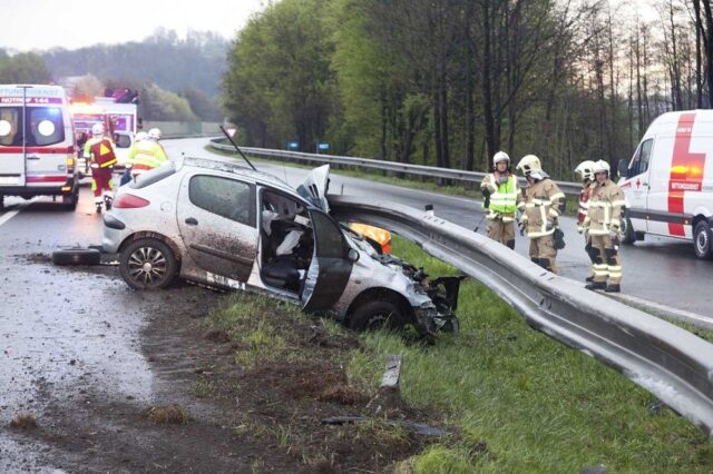 037 - A14, Fahrtrichtung D - Verkehrsunfall mit eingeklemmter Person