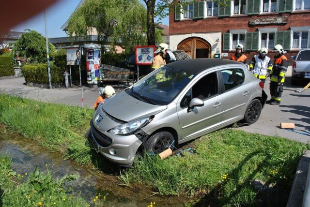 040 - Feldkirch-Altenstadt, Naflaweg - SRF wird zur Fahrzeugbergung benötigt