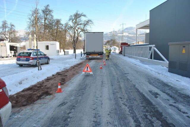 005 - Bundesstraße 22, Dieselaustritt bei LKW