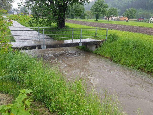 034 - Schützenstraße - Wasser droht in Keller zu rinnen