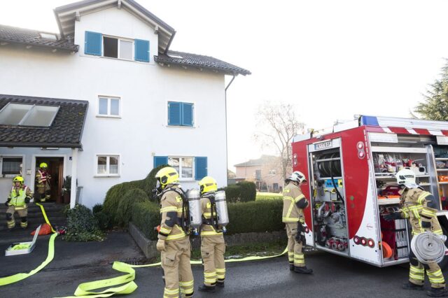 120 - Rottlaweg - starke Rauchentwicklung, Dachstuhlbrand