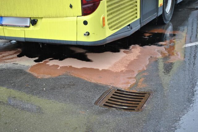 Einsatz 012 - Neuburgstraße - Ölaustritt auf Vorplatz