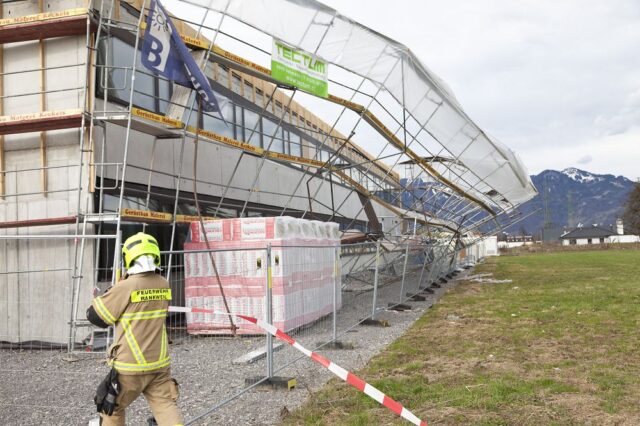 Einsatz 018 - Römergrund - Sturm Schaden, Gerüst droht umzustürzen