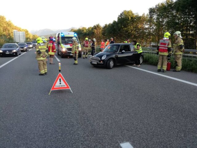 Einsatz 044 - A14D - Verkehrsunfall PKW gegen Mittelleitschiene