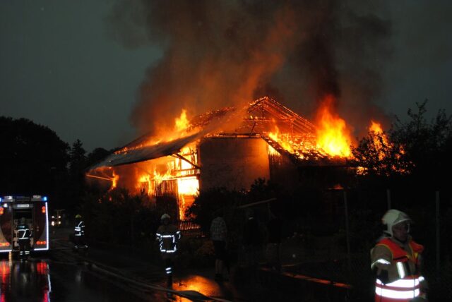 Einsatz 071 - Schweizerstraße - Stallgebäude in Vollbrand