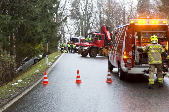 Einsatz 105 - Viktorsberg, L70 Hauptstraße - SRF für Fahrzeugbergung erforderlich