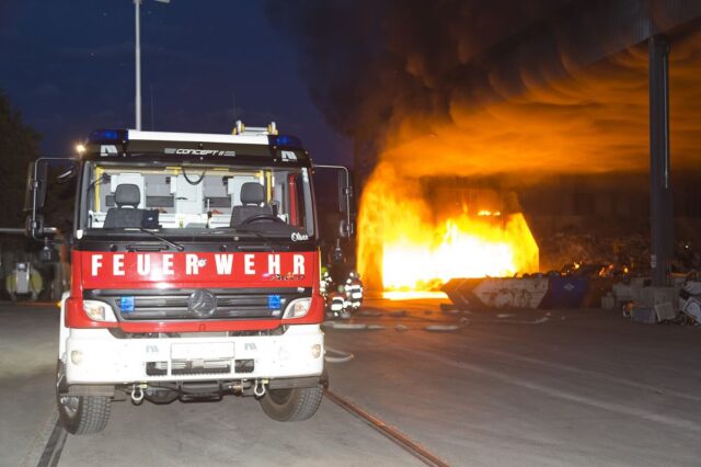 Einsatz 095 - Gisingen - Brand in Recyclingbetrieb, LUF wird benötigt