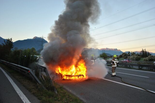 Einsatz 124 - A14, Rheintalautobahn - PKW brennt auf Pannenstreifen