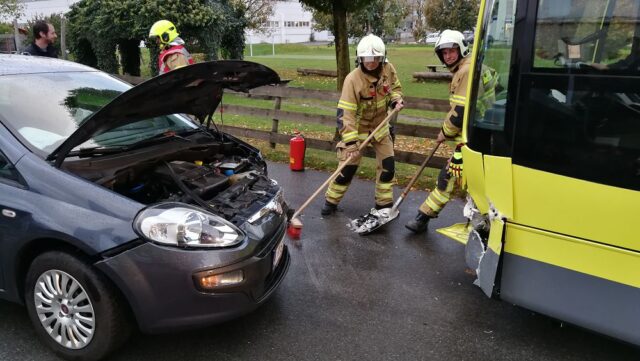 Einsatz 130 - Oberer Paspelsweg - Verkehrsunfall, PKW gegen Bus