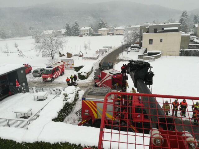 Einsatz 001 - Feldkirch Altenstadt - Traglufthalle eingeknickt, SRF notwendig