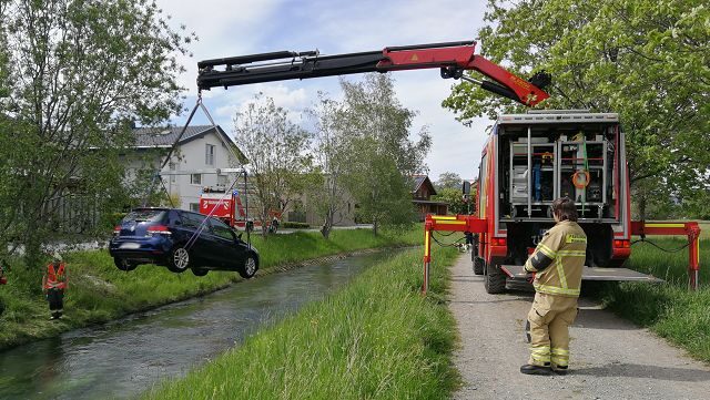 Einsatz 044 - Meiningen, Stobernweg - SRF für Fahrzeugbergung erforderlich