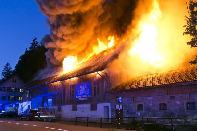 Einsatz 088 - Walgaustraße - Gebäude in Vollbrand