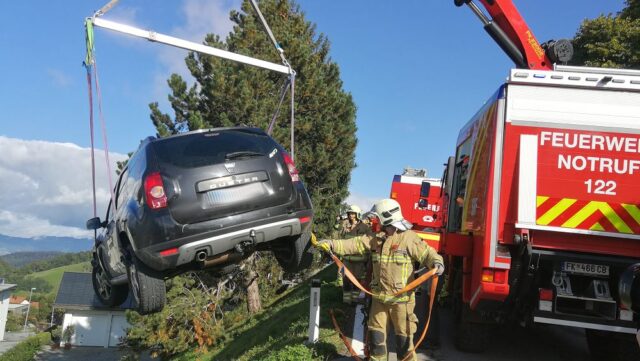 Einsatz 101 - Viktorsberg - PKW über Böschung