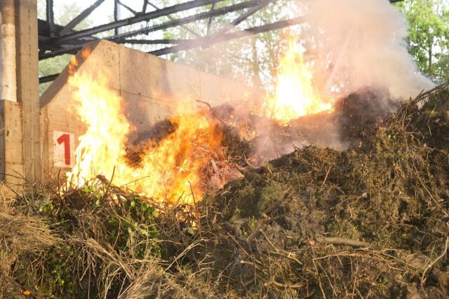 Einsatz 042 - Bundesstraße - Brand Grünmüll bei Kompostieranlage