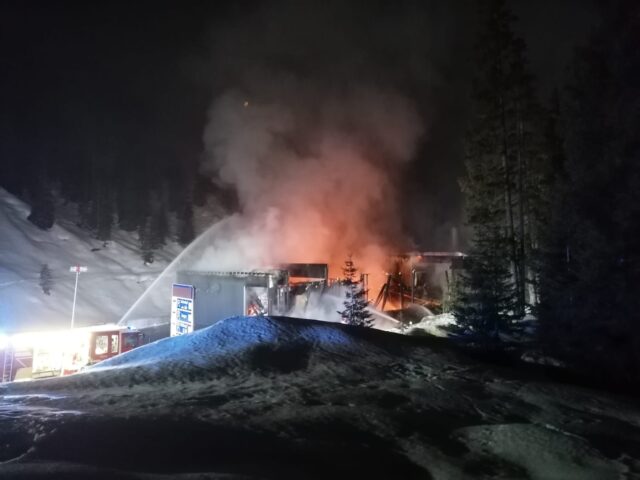 Einsatz 036 - Lech am Arlberg - Vollbrand Biomasseheizwerk Lech, GTLF notwendig