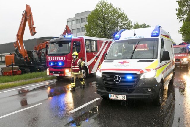 Einsatz 059 - Bundesstraße - Verkehrsunfall, PKW gegen Baum