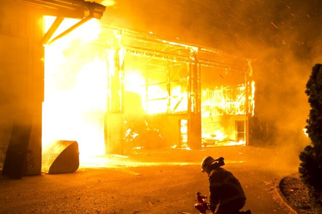 Einsatz 108 - Großfeldweg, Mastbetrieb Gstach - Lagerhalle in Vollbrand