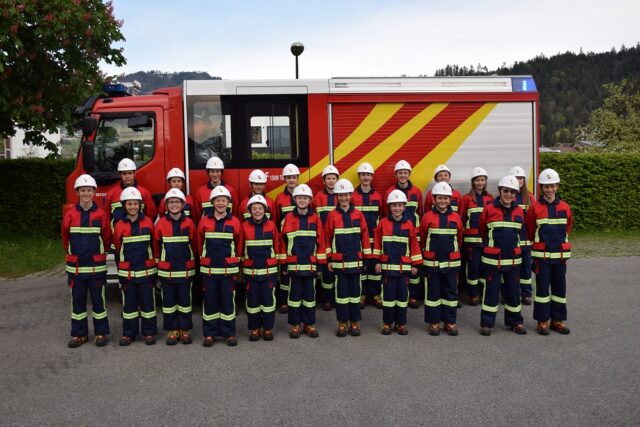 29.04.2022 - Neue Einsatzbekleidung für die Feuerwehrjugend Rankweil