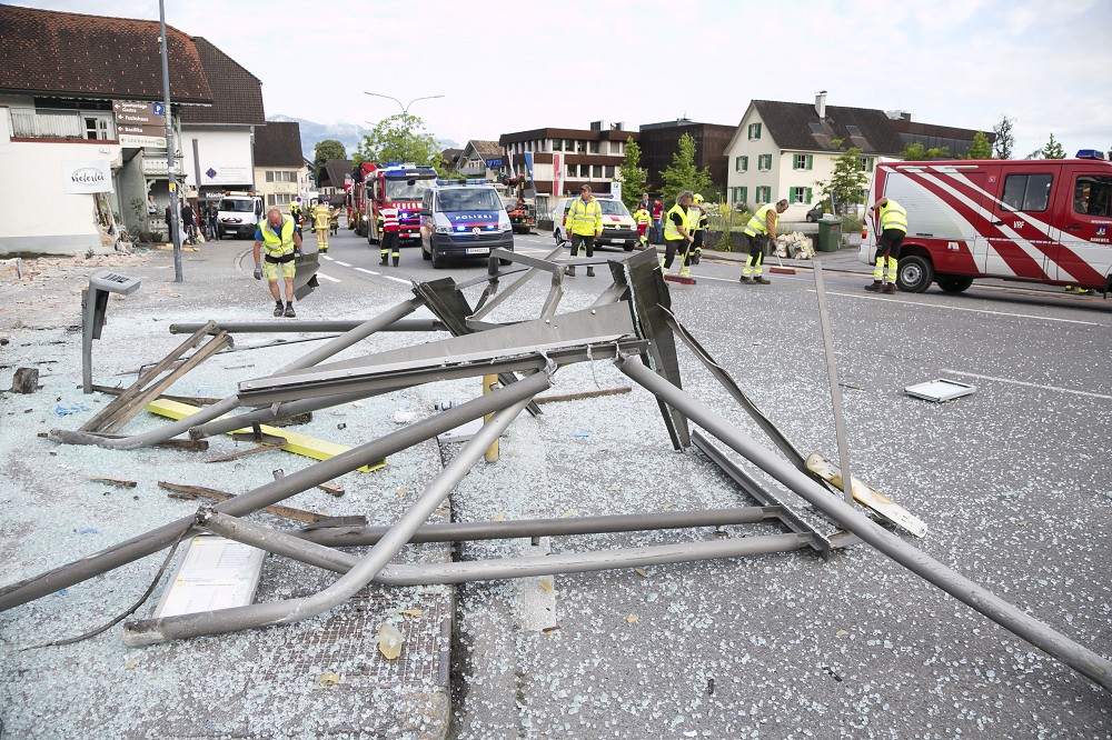 Einsatz 058 – Konkordiaplatz – Linienbus gegen Bushaltestelle