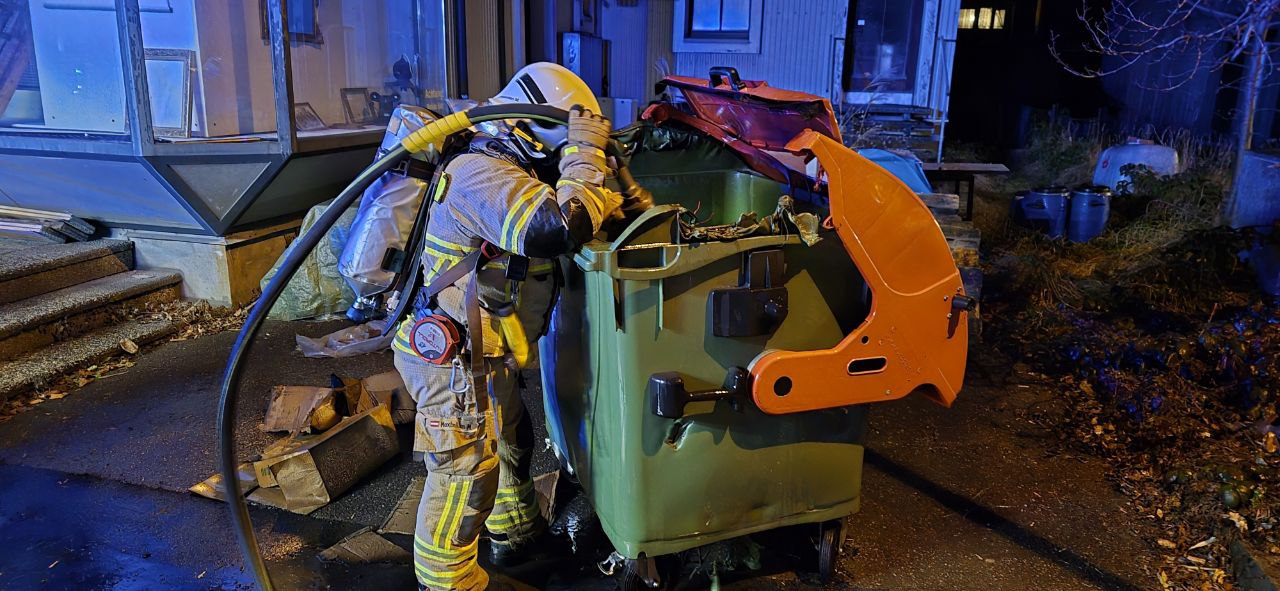 Einsatz 010 – Landammanngasse – Rauchentwicklung aus Altpapiercontainer