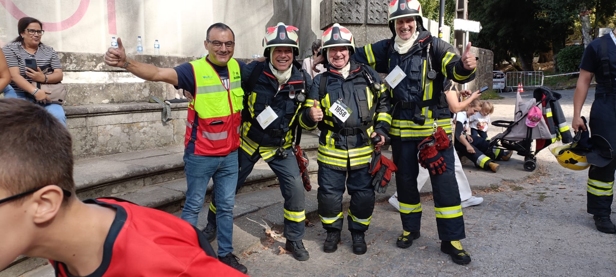 Rankweiler Feuerwehrkameraden erfolgreich beim internationalen Treppenlauf in Portugal