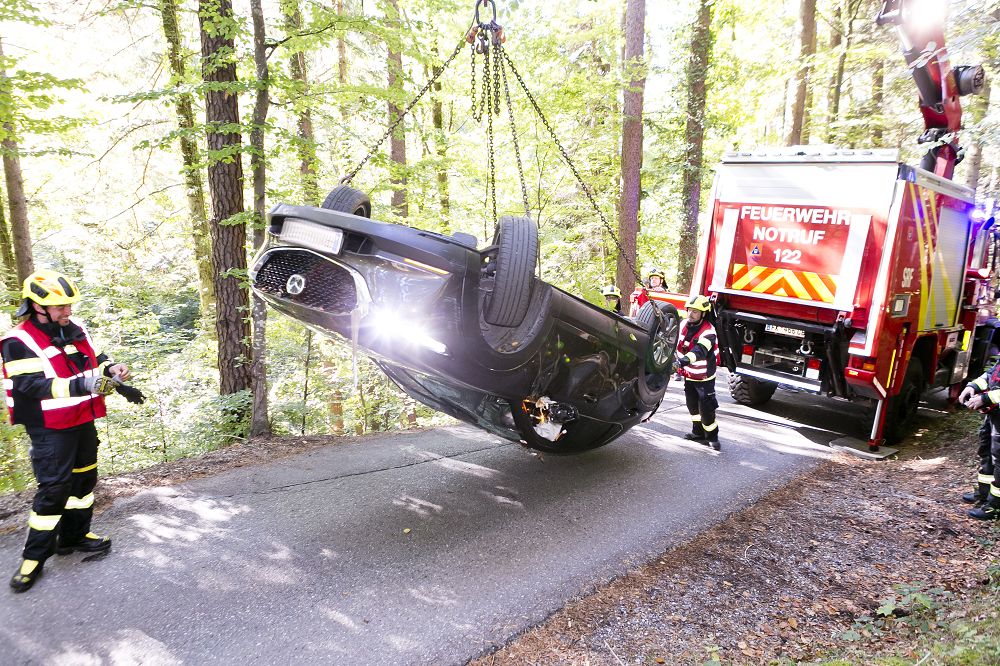 Einsatz 174 – Zwischenwasser, Zapfabündt – PKW abgestürzt, Person eingeschlossen